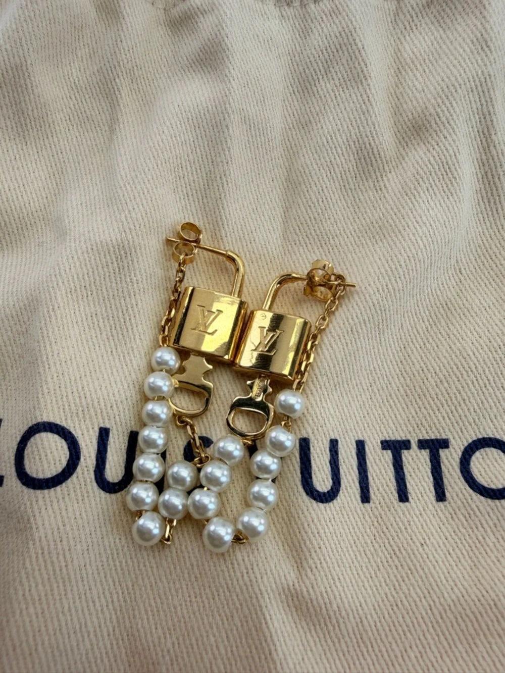 Louis Vuitton Pearlock Gold and White Pearl Chain Earring